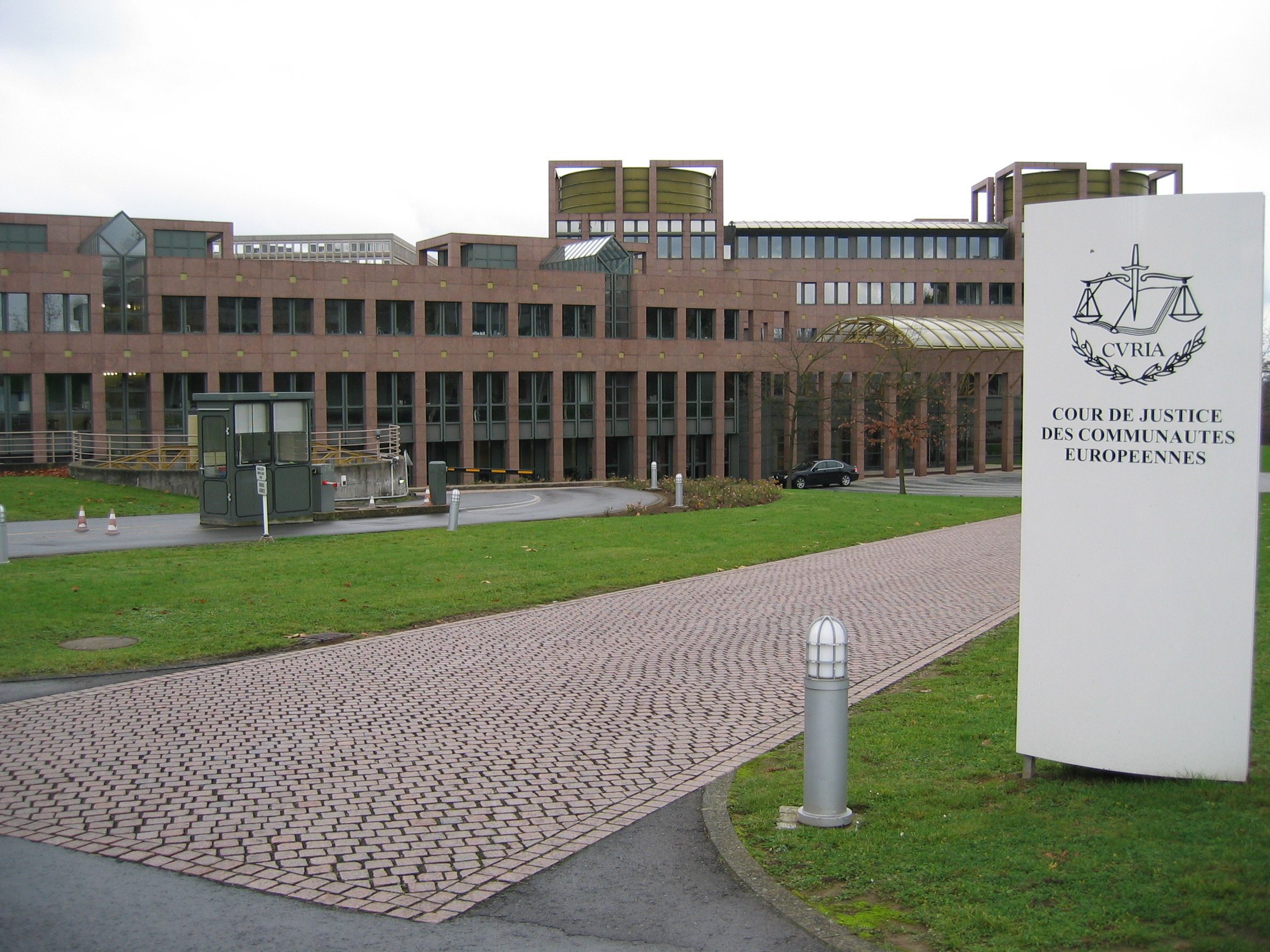 Sign_in_front_of_the_Court_of_Justice_of_the_European_Communities_(now_the_Court_of_Justice_of_the_European_Union),_November_2006