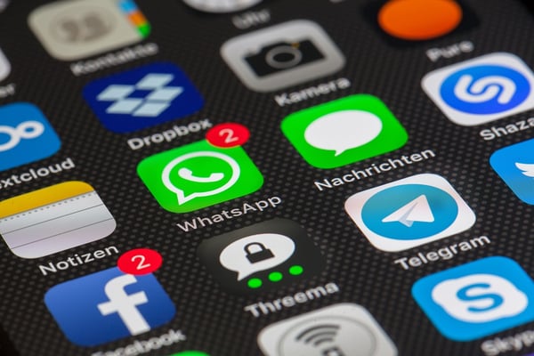 Smartphone-Internet-Communication-Phone-Whatsapp